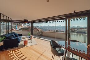 Downtown Penthouse With River View by Vacationy