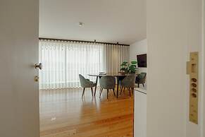 Downtown Penthouse With River View by Vacationy