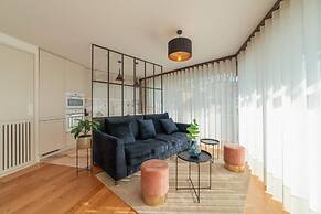 Downtown Penthouse With River View by Vacationy