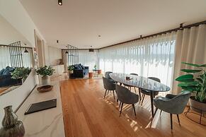 Downtown Penthouse With River View by Vacationy