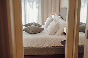 Downtown Penthouse With River View by Vacationy