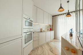 Downtown Penthouse With River View by Vacationy