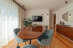 Downtown Penthouse With River View by Vacationy