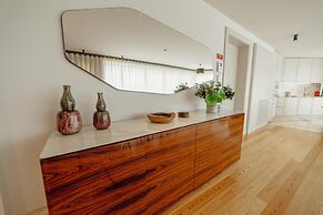 Downtown Penthouse With River View by Vacationy