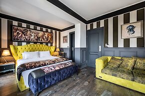 Art & Interiors