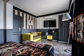 Art & Interiors