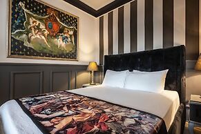 Art & Interiors