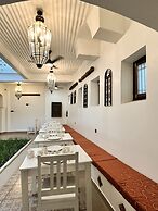 Emerald Palm Courtyard Hotel
