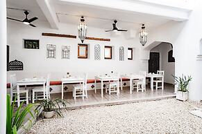 Emerald Palm Courtyard Hotel