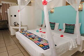 Emerald Palm Courtyard Hotel