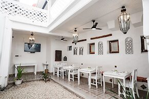 Emerald Palm Courtyard Hotel