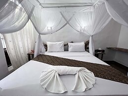 Emerald Palm Courtyard Hotel