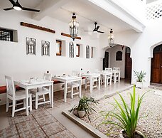 Emerald Palm Courtyard Hotel