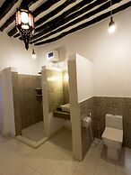 Emerald Palm Courtyard Hotel