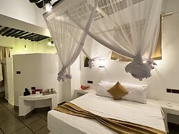 Emerald Palm Courtyard Hotel