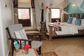 Emerald Palm Courtyard Hotel