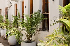 Emerald Palm Courtyard Hotel