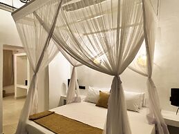 Emerald Palm Courtyard Hotel