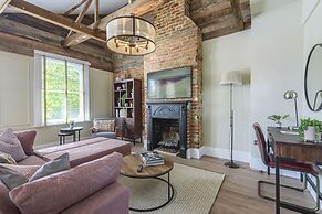 Oak & Poppy Apartments
