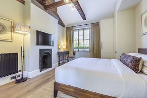 Oak & Poppy Apartments