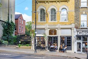 Oak & Poppy Apartments