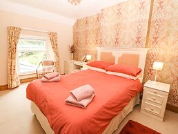 Dinas Farmhouse Annex