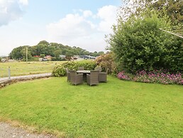 Dinas Farmhouse Annex