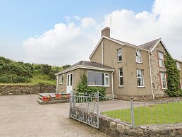 Dinas Farmhouse Annex