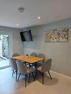 7 Eyre Square Lane