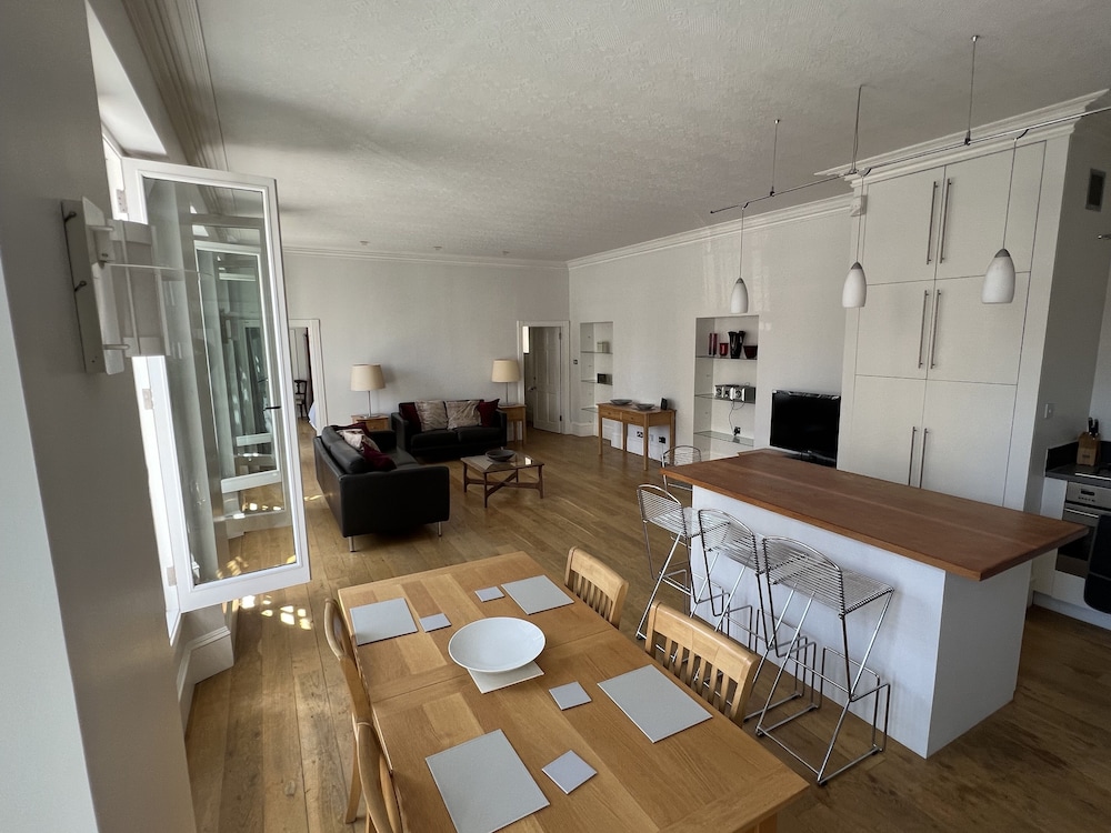 Central 1-bed Apartment in Inverness, Sleeps 4