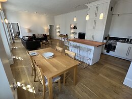 Central 1-bed Apartment in Inverness, Sleeps 4