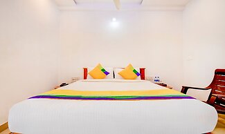 Itsy Hotels Vijaya Comforts, with BAR & restaurant
