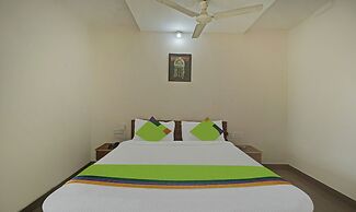 Itsy Hotels Vijaya Comforts, with BAR & restaurant
