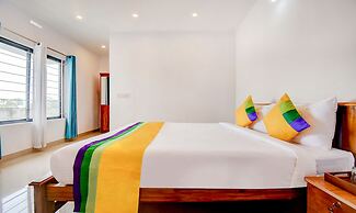 Itsy Hotels Vijaya Comforts, with BAR & restaurant