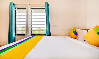 Itsy Hotels Vijaya Comforts, with BAR & restaurant