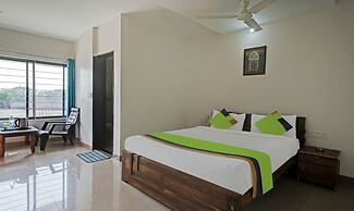 Itsy Hotels Vijaya Comforts, with BAR & restaurant