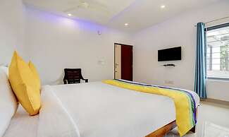 Itsy Hotels Vijaya Comforts, with BAR & restaurant