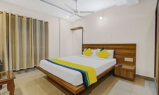 Itsy Hotels Vijaya Comforts, with BAR & restaurant