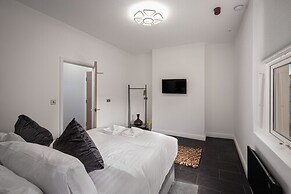 Town View Apartment by Sasco
