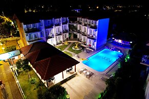 Akin Apart and Hotel