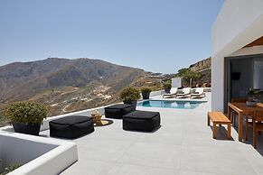 Kamini White I Villa