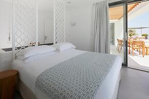 Kamini White I Villa