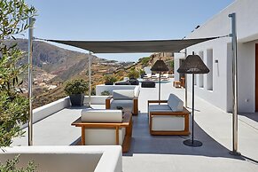 Kamini White I Villa