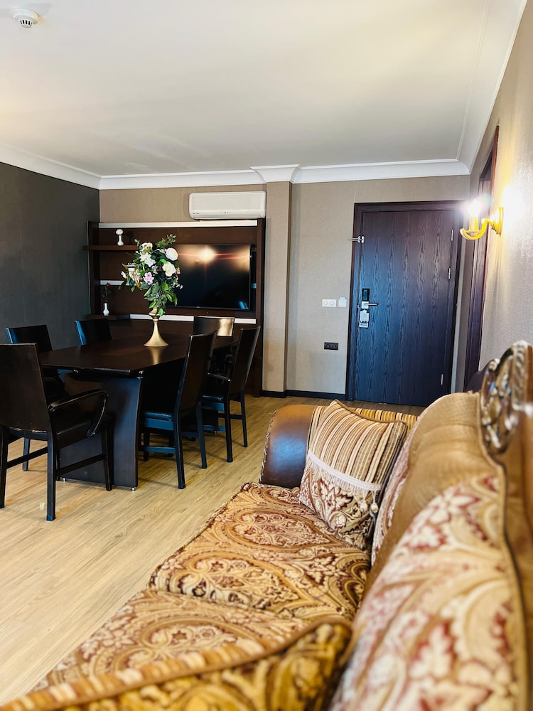 BM HOTEL CITY