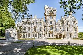The Margaret Suite Stone Cross Mansion