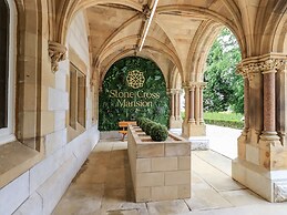 Alice House Stone Cross Mansion