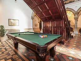 Alice House Stone Cross Mansion