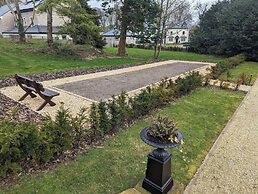 Alice House Stone Cross Mansion