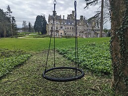Alice House Stone Cross Mansion
