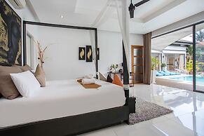 Modern 4BR Pool Villa Virginie Naiharn